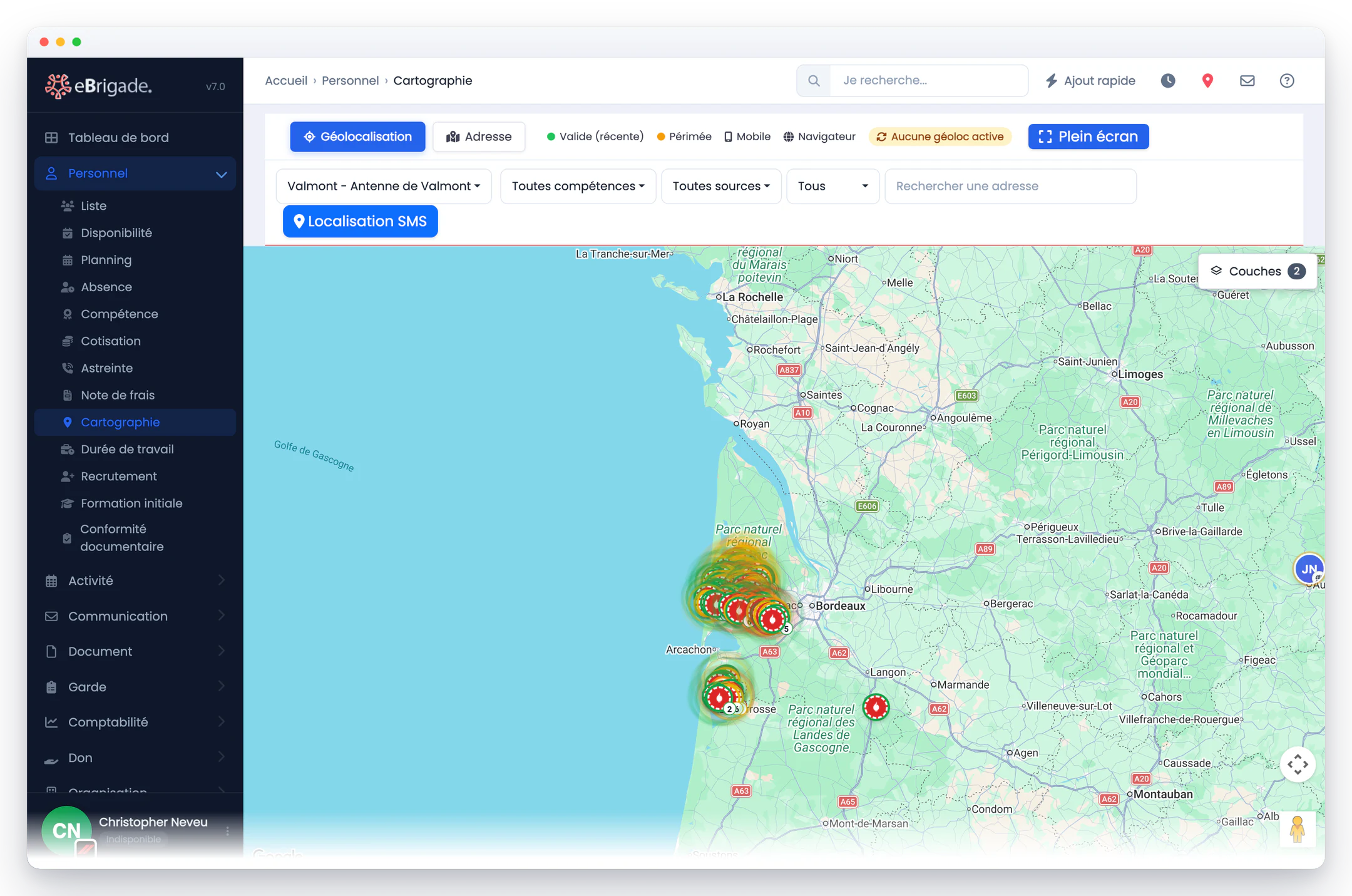 Cartographie eBrigade — points chauds satellite 24 h : Les anomalies thermiques des dernières 24 heures, agrégées en foyers. Ici le massif landais et le Médoc : le halo dit l'intensité radiative, l'anneau la gravité dérivée — pas le niveau d'alerte de la source.