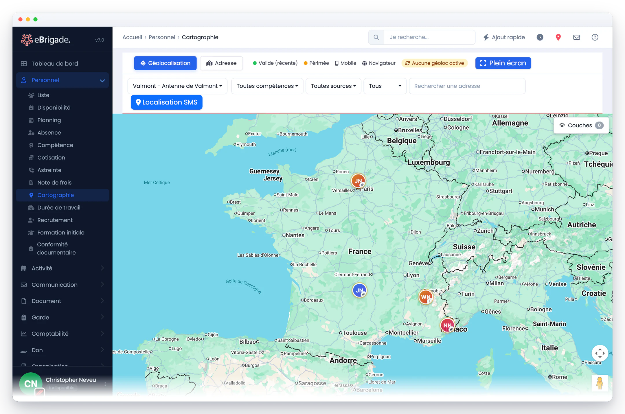Cartographie eBrigade — aucune couche : La cartographie telle qu'elle s'ouvre : équipes, activités et véhicules, rien d'autre. C'est l'état par défaut — toutes les couches de risques arrivent repliées.