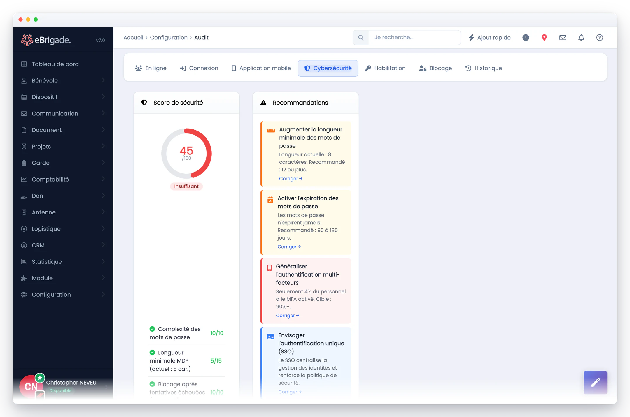 eBrigade, module Cybersécurité — score de sécurité de l'instance : Une note sur 100, son détail poste par poste, et des recommandations classées par gravité — chacune avec son bouton pour corriger.