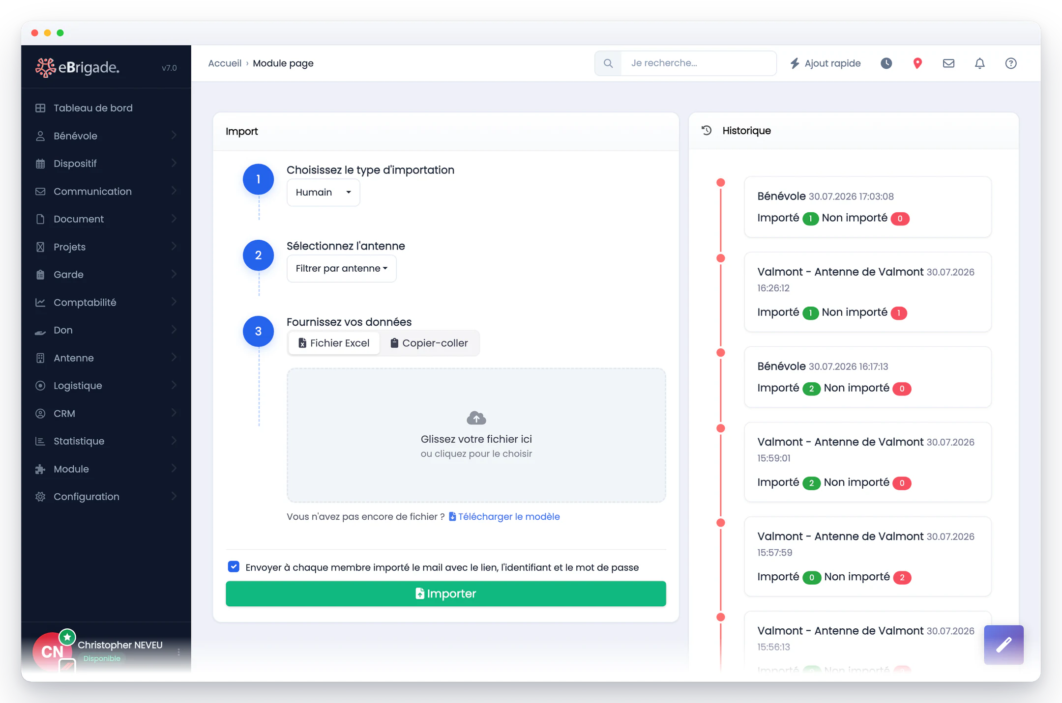 eBrigade, module Import Excel — l'assistant d'import excel : Trois étapes — type de données, antenne, fichier — et l'historique de chaque import avec les lignes reprises et celles rejetées.