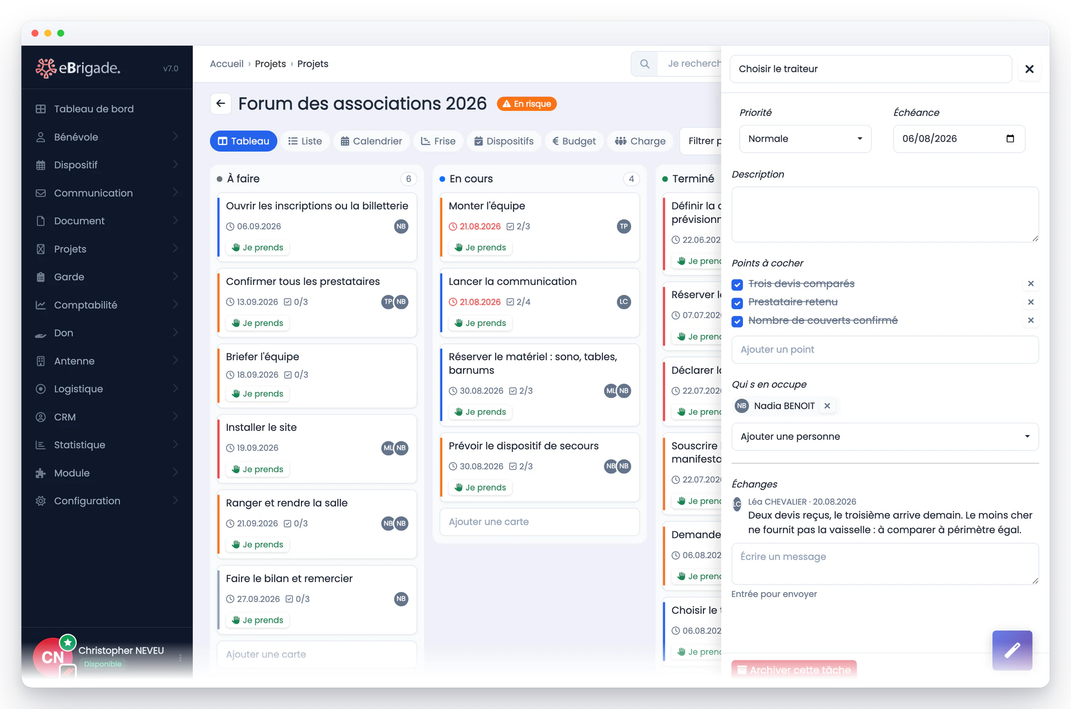 eBrigade, module Projet — une tâche ouverte : Échéance, priorité, points à cocher, qui s'en occupe et le fil d'échanges : tout ce qui concerne la tâche tient dans un seul volet.