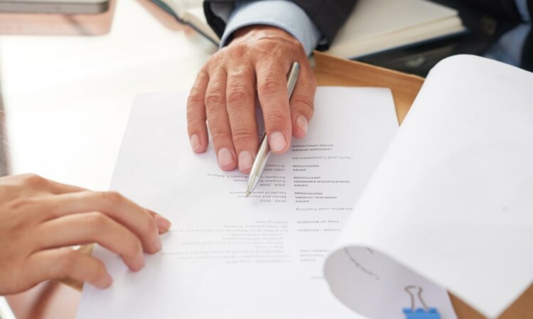 Comprendre les congés payés en fonction des contrats