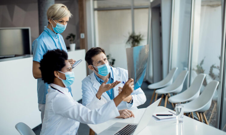 Logiciel pour hôpitaux : simplifiez la gestion des gardes et du personnel